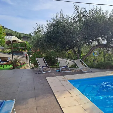 Lazzarini Giorgia Con Piscina Condivisa 2km Dal Mare *